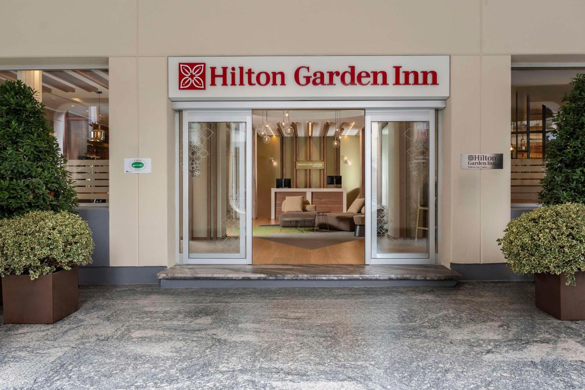 Hilton Garden Inn Padova City Centre ภายนอก รูปภาพ